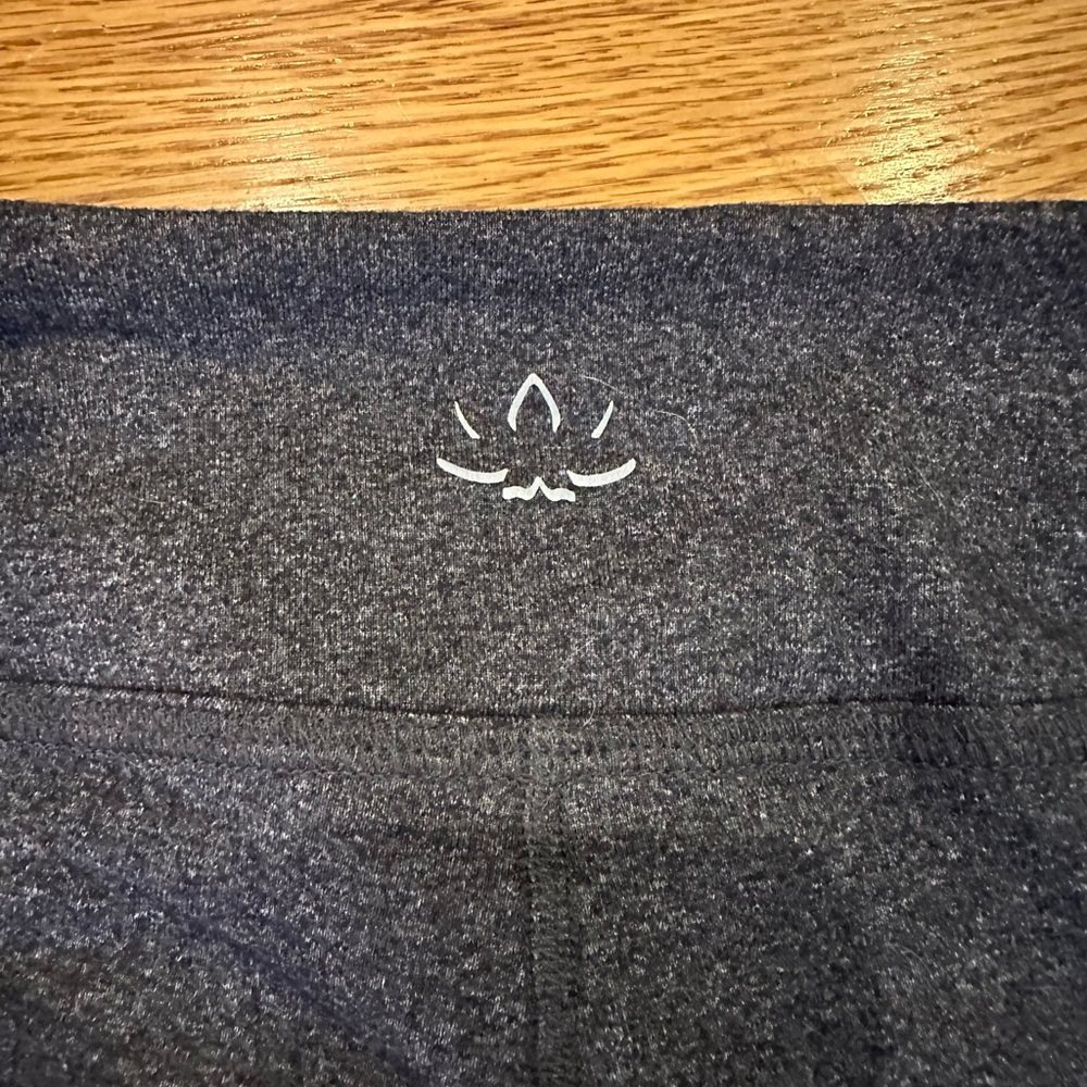 Beyond Yoga Gathered Ankle Leggings - Picture 5 of 5